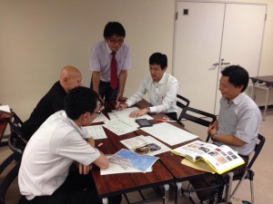 「とんカレ」　×とんかつカレー ○富田林カレッジ