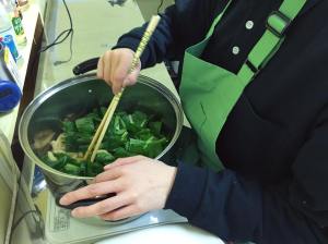 Give&gift（ギブアンドギフト）:「青菜の煮浸し」と「人参のシリシリ」を仕込みました〜！