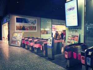 「暮らしてみぃひん？富田林で。」「とんかつ」「とんカレ」