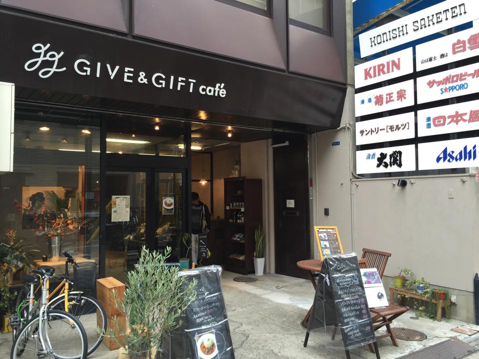 GIVE&GIFT cafeのエントランス工事が終わりました！