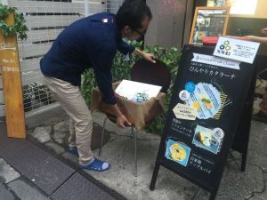 Give&gift：カフェの外観がどんどん変わります♪