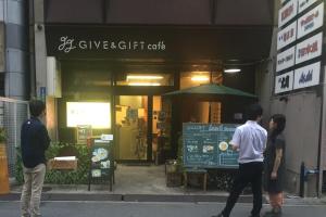 Give&gift：カフェの外観がどんどん変わります♪