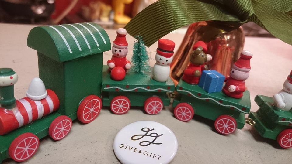 Give&gift（ギブアンドギフト）：店内がクリスマス装飾に♪