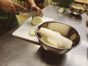 Give&gift（ギブアンドギフト）：「みんなで作って、みんな食べる」