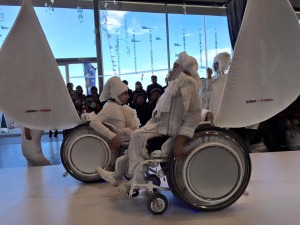 「SLOW MOVEMENT」の公演へ