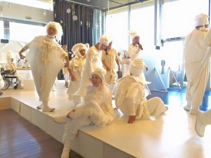 「SLOW MOVEMENT」の公演へ