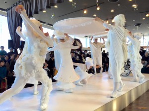 「SLOW MOVEMENT」の公演へ