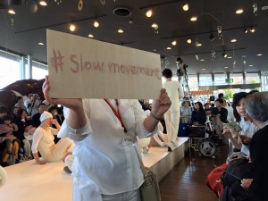 「SLOW MOVEMENT」の公演へ