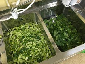 Give&gift（ギブアンドギフト）:「青菜の煮浸し」と「人参のシリシリ」を仕込みました〜！