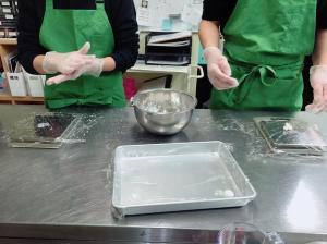 Give&gift(ギブアンドギフト):新しいスイーツの試作をしています!