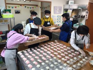 杉本町みんな食堂での「おもち配り」イベントが大人気!