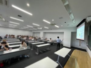 近畿大学 文化デザイン学科の授業 ゲストは「KINCUBA」垂見さん