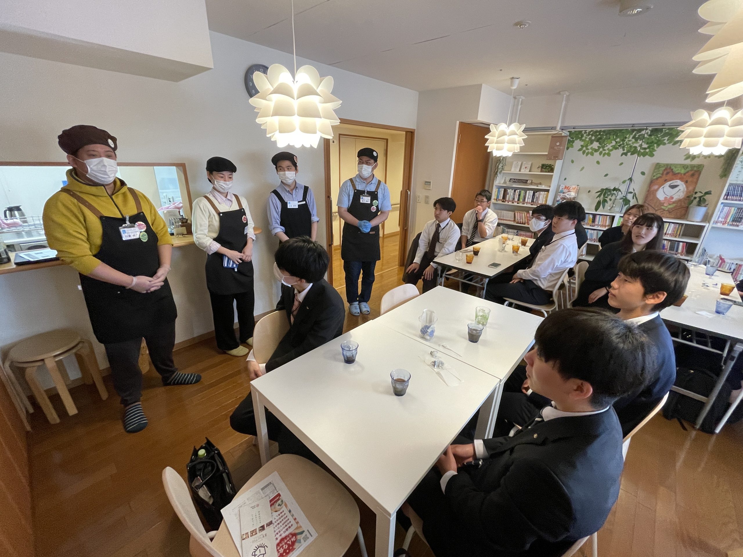 協和テクノロジィズ社の新入社員研修を食堂で開催